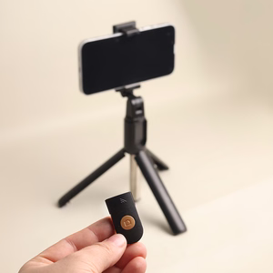 Maxlife MXST-100 Bluetooth-selfietikku ja jalusta, musta