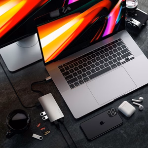 Satechi 7-in-1 USB-C keskitin sovitin hopeinen