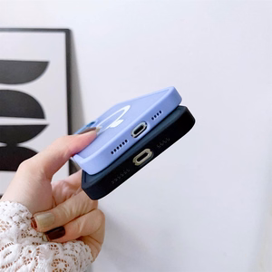 Magneettinen värikäs mattasuojakuori iPhone 15 Plus:lle - vihreä