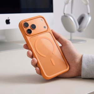 Tech-Protect MagOne CC MagSafe suojakuori ja 2 kpl karkaistuja laseja malleille iPhone 18 Pro Max / 17 Pro Max, läpinäkyvä oranssi