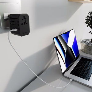 SBS Universaali GaN Matkasovitin 70W 3xUSB-C 2xUSB-A kotelolla - musta