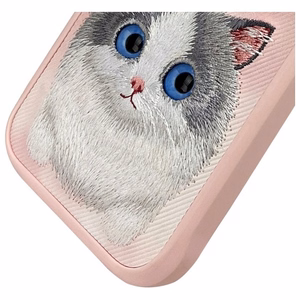 NIMMY Suojakuori BIG EYED PET 2.0 Cat iPhone 16 Pro:lle - vaaleanpunainen