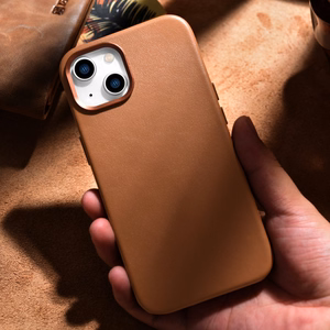 iCarer Kotelo Nahkakotelo Suojus iPhone 14 Plus ruskea (MagSafe-yhteensopiva)