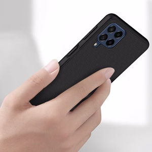 Nillkin Textured Case kestävä vahvistettu tapauksessa geelirunko ja nylon takaisin Samsung Galaxy M53 5G musta musta