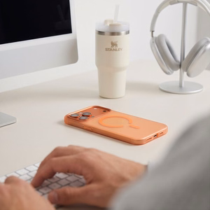 Tech-Protect MagZero MagSafe suojakuori mallille iPhone 17 Pro Max / 18 Pro Max – mattaoranssi