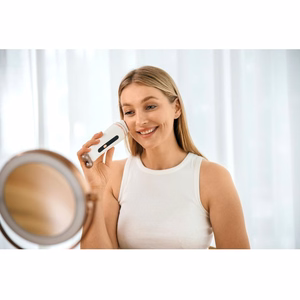 Beautifly B-Booster PRO kasvojen lifting- ja RF/EMS-hierontalaite