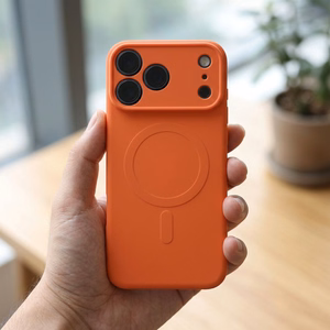 Silikoninen Mag Cover-suojakuori mallille iPhone 17 Pro Max / 18 Pro Max, MagSafe-yhteensopiva kameransuojauksella – oranssi