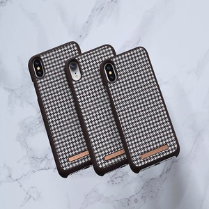 Nordic Elements Saeson Idun Pattern 2 suojakuori laitteelle iPhone XS Max, tummanruskea