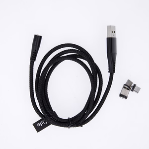 Maxlife MXUC-03 magneettinen kaapeli USB - Lightning + USB-C + microUSB 1,0 m 3A musta nylon