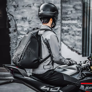 Rockbros H36 reppu kypäräpidikkeellä 14.5L - musta