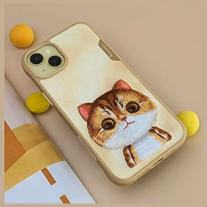 NIMMY Suojakuori BIG EYED PET 2.0 Kissa iPhone 15 Pro:lle khaki
