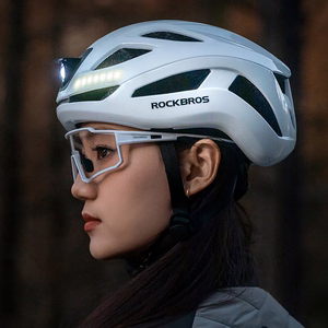 Rockbros ZK-077 pyöräilykypärä integroidulla monisuuntaisella valaistuksella 57-61 cm - valkoinen