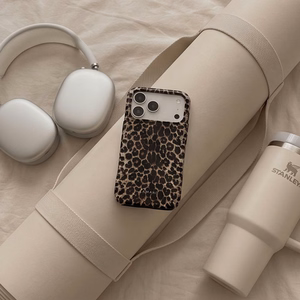 Tech-Protect Lamano MagSafe -suojakuori iPhone 18 Pro Max / 17 Pro Max -malleille, musta ja beige