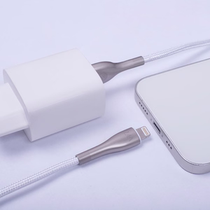 Forever Sleek kaapeli USB - Lightning 1,0 m 2.4A valkoinen