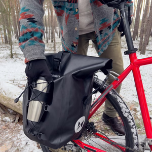 Vedenpitävä pyörän tavaratelinelaukku Wozinsky WBB24BK, 25 l, musta