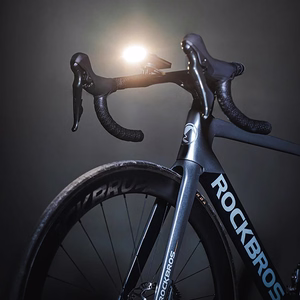 Rockbros JP008 pyörän etuvalo varavirtalähteellä 5000mAh 150lm IPX6 - musta
