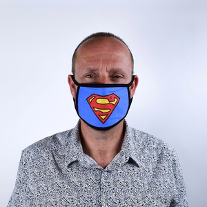 Superman-suojamaski kolmikerrossuodattimella