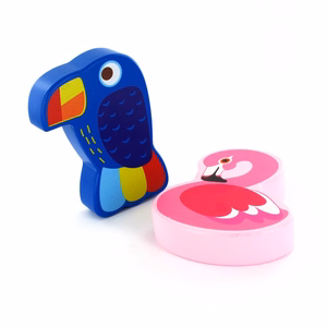 Puinen helistin Flamingo tai Tukaani, satunnainen malli