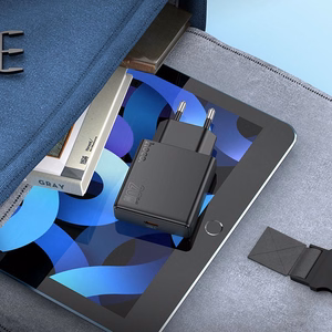 Puhelinlaturi Hoco Slim USB C QC PD 20W + kaapeli USB C - Lightning N37 musta