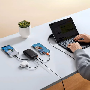 Veger K2 (W2068) 20000 mAh varavirtalähde 35W PD QC3.0 sisäänrakennetuilla USB-C- ja Lightning-kaapeleilla, musta