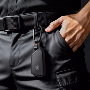 Musta auton avaimen kaukosäätimen kotelo Spigen VK100