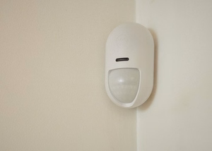 Yale Indoor Motion Sensor Infrared sensor Wireless Wall White