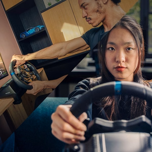 LOGI G923 Racing Wheel and Pedals PS4