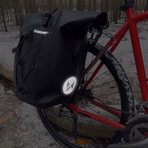 Vedenpitävä pyörän tavaratelinelaukku Wozinsky WBB24BK, 25 l, musta