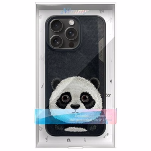 Nimmy Big Eyed Pet 2.0 Panda -suojakuori iPhone 15 Pro - musta
