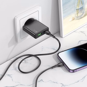 Puhelinlaturi Hoco Slim USB-A + USB-C QC3.0 PD 3A 20W + USB-C - Lightning -kaapeli N38 musta