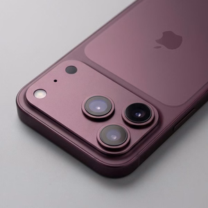 Tech-Protect Camfull Fit+ -karkaistu kameransuojalasi iPhone 18 Pro Maxille, viininpunainen