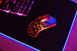 ART langallinen näppäimistö USB A QWERTY valolla + langallinen hiiri USB A valolla AK-50 musta