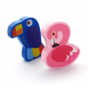 Puinen helistin Flamingo tai Tukaani, satunnainen malli