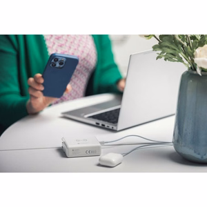 Monitoimilaturi Forcell F-Energy 4in1 2 x USB A + USB C 15W + Varavirtalähde 8000mAh + langaton lataus valkoinen