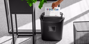 REBEL document, card and CD shredder with 21 L bin
