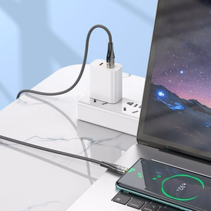 Hoco USB-A - USB-C -kaapeli 2,4A 1,2 m U121 - musta/läpinäkyvä