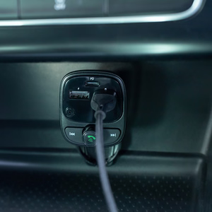 Forever TR-370 Bluetooth FM-lähetin, 2 x USB-A, 1 x USB-C PD 30W, musta