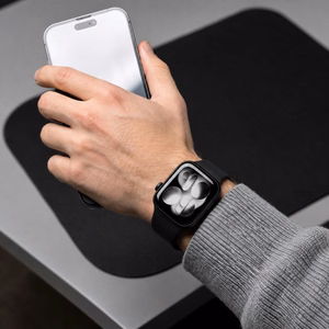 Tech-Protect silikoniranneke Apple Watch 44 / 45 / 46 / 49 mm -malleille, musta