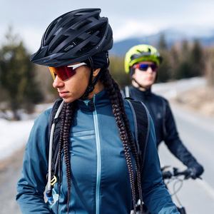 Wozinsky MTB pyöräilykypärä irrotettavalla lipalla ja takana USB-valolla L - musta