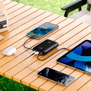 Veger K2 (W2068) 20000 mAh varavirtalähde 35W PD QC3.0 sisäänrakennetuilla USB-C- ja Lightning-kaapeleilla, musta