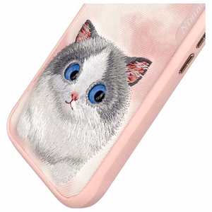 NIMMY Suojakuori BIG EYED PET 2.0 Kissa iPhone 16:lle vaaleanpunainen