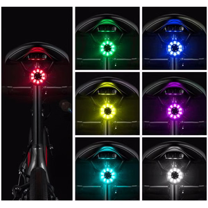 Rockbros Q1 polkupyörän takavalo 7 värin LED + USB-C - USB-A kaapeli - musta