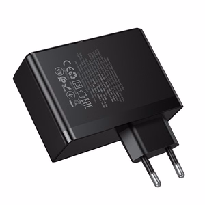 Hoco N85 100 W -laturi, jossa on 3 USB-C-porttia ja 1 USB-A-portti, musta