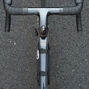 Rockbros G001 Flash Journey kolmionmuotoinen 0,8 l runkolaukku – musta