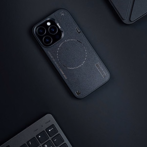 Benks Dynamic Minimalist Suojakuori iPhone 16:lle musta