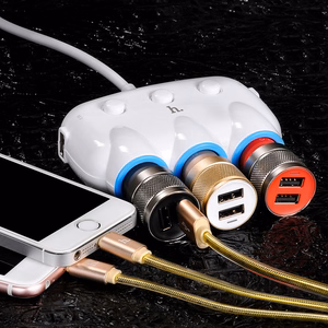 Auton pistokehaarake Hoco C1 2 USB-portilla ja 3x3 (3.1A) liittimellä