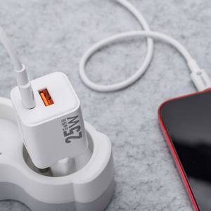 Puhelinlaturi Forcell F-Energy Mini GaN III USB C + USB A QC4.0 PD 25W VT-25B valkoinen