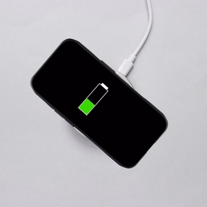 ROAR SLIM DEFENDER Suojakuori IPHONE 17:lle MagSafe-yhteensopiva musta