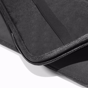 AmazingThing Minimal BasicBag kannettavan tietokoneen laukku MacBook Neo 13" - musta