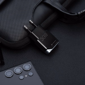 Puhelinlaturi Forcell F-Energy Ultra Slim GaN III USB C PD QC4.0 3A 30W B130101-E musta